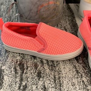 Girls Ameta slip on sneakers Coral Sz 3